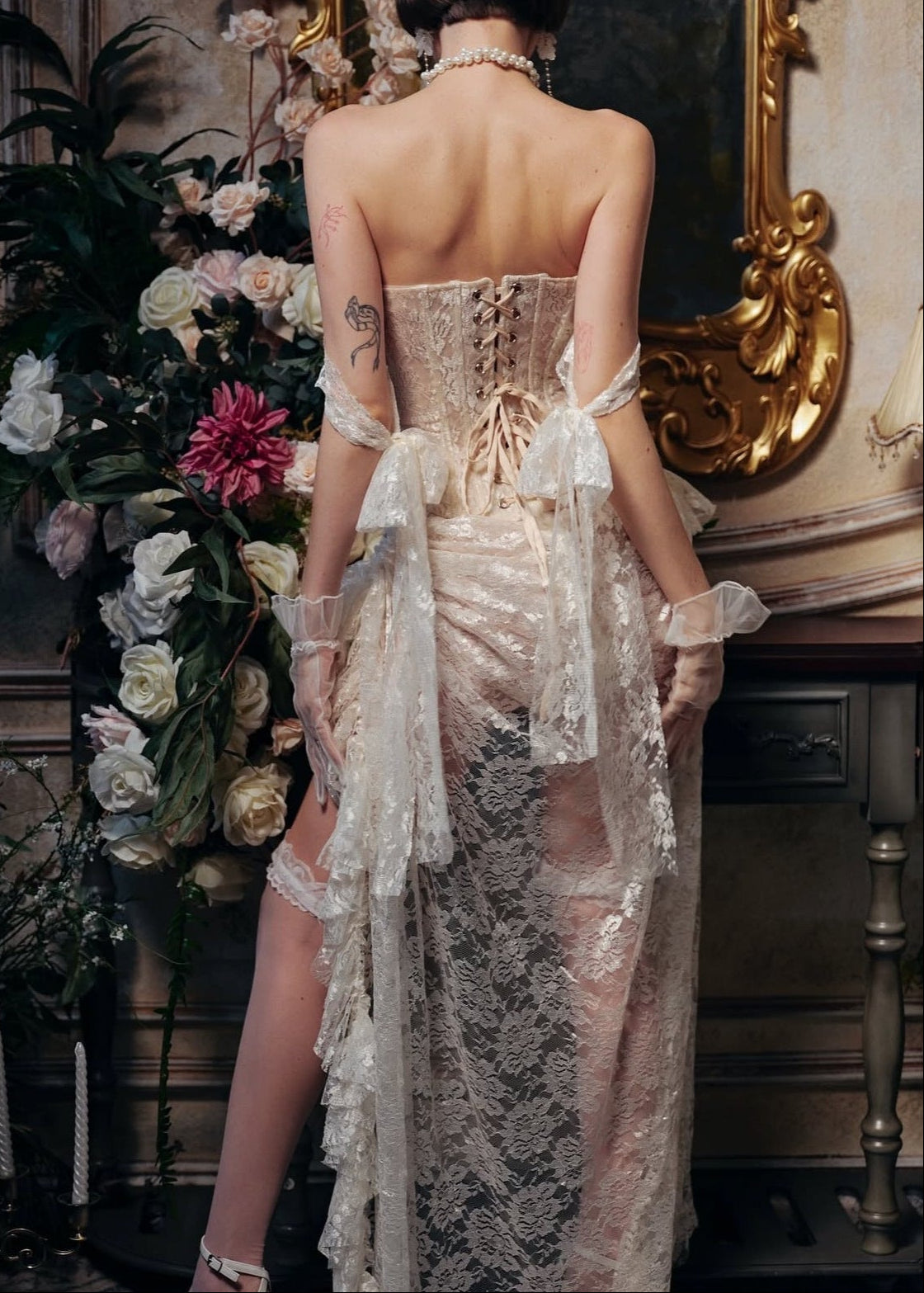 Fatin Corset Pearl Lace Skirt Set