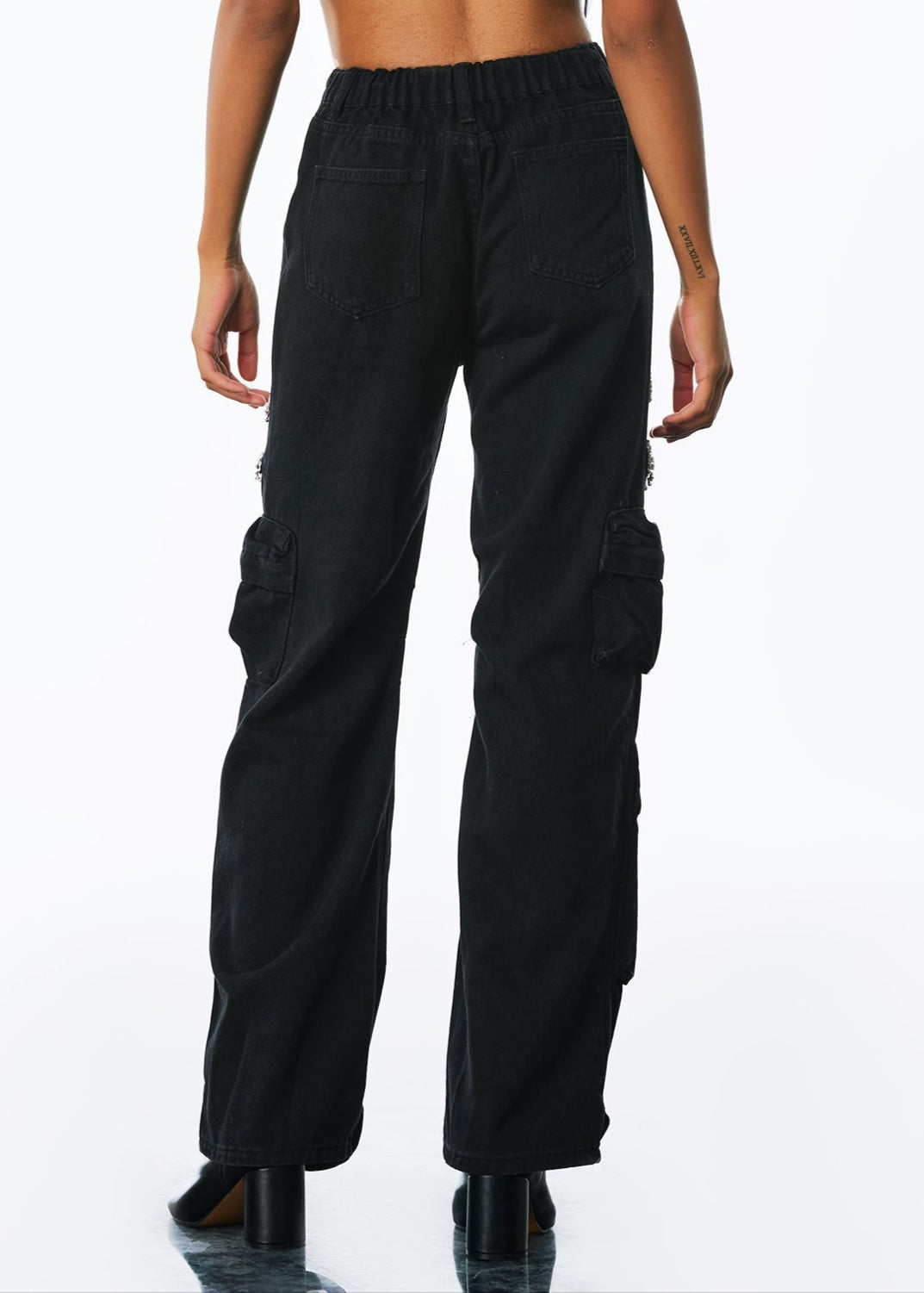 Abcde Diamond Cutout Cargo Jeans In Black