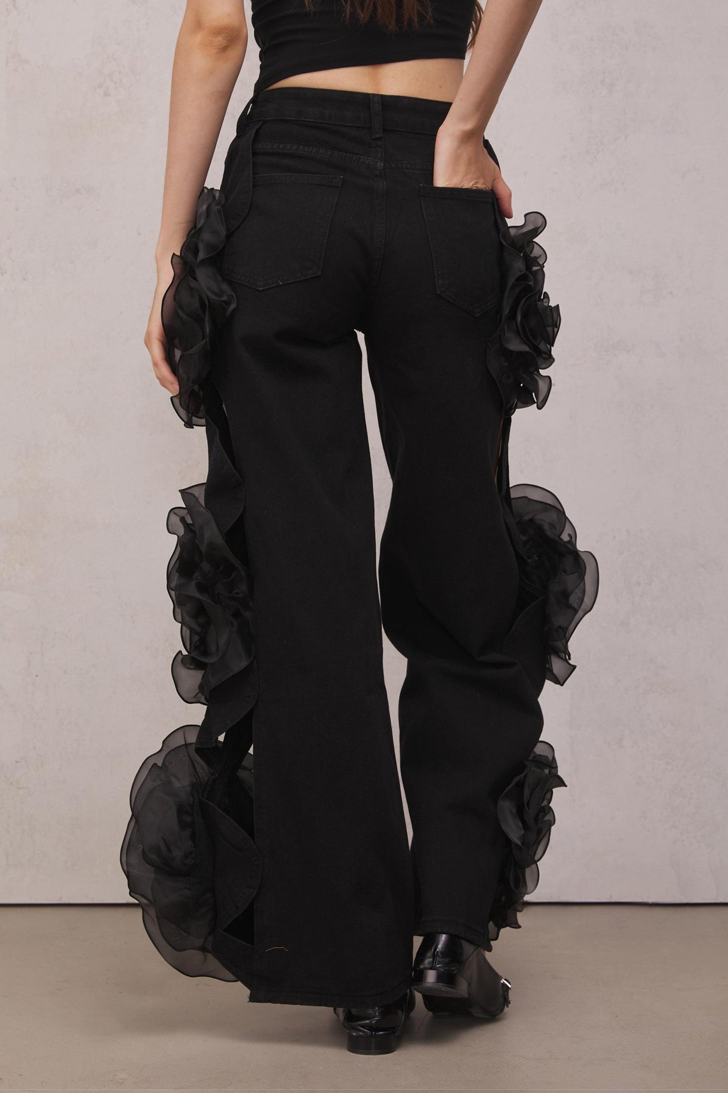 Jahdiel Flower Hollow Jeans In Black